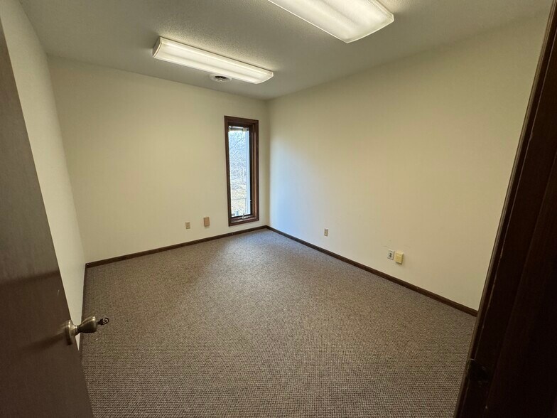 More Photos Of 3110 Mallard Cove Ln, Fort Wayne Office Residential For Lease