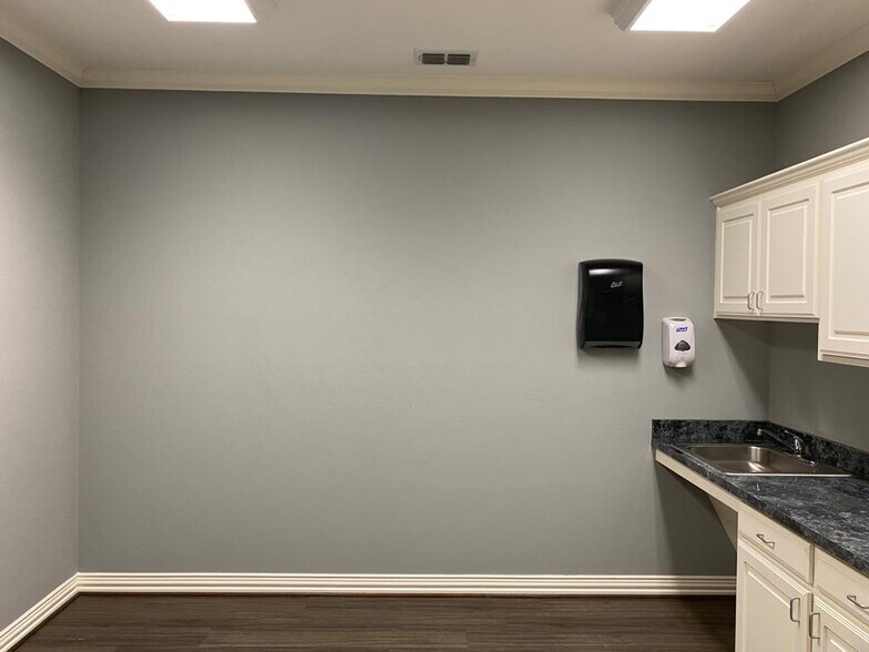 More Photos Of 8951 Collin McKinney Pky, McKinney Medical For Sale