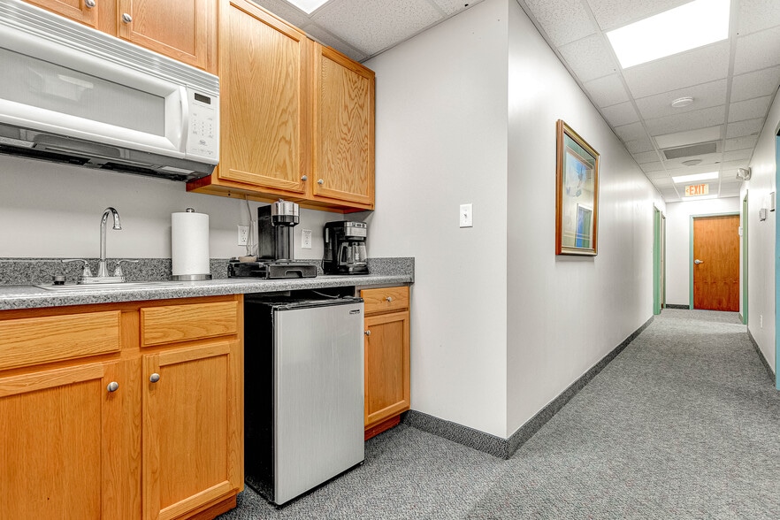 More Photos Of 5368-5380 Twin Hickory Rd, Glen Allen Flex For Sale