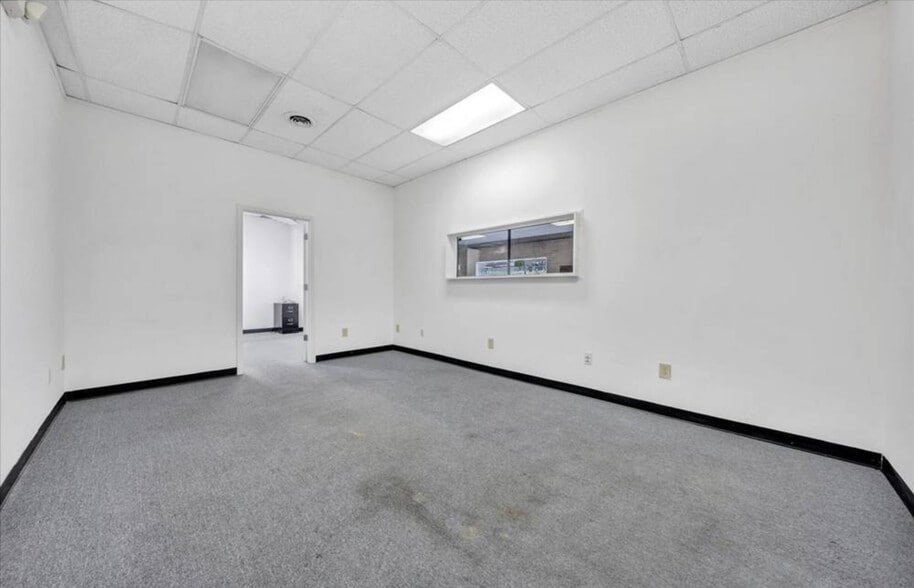 More Photos Of 117 Goodwin Ave, Salem Freestanding For Lease