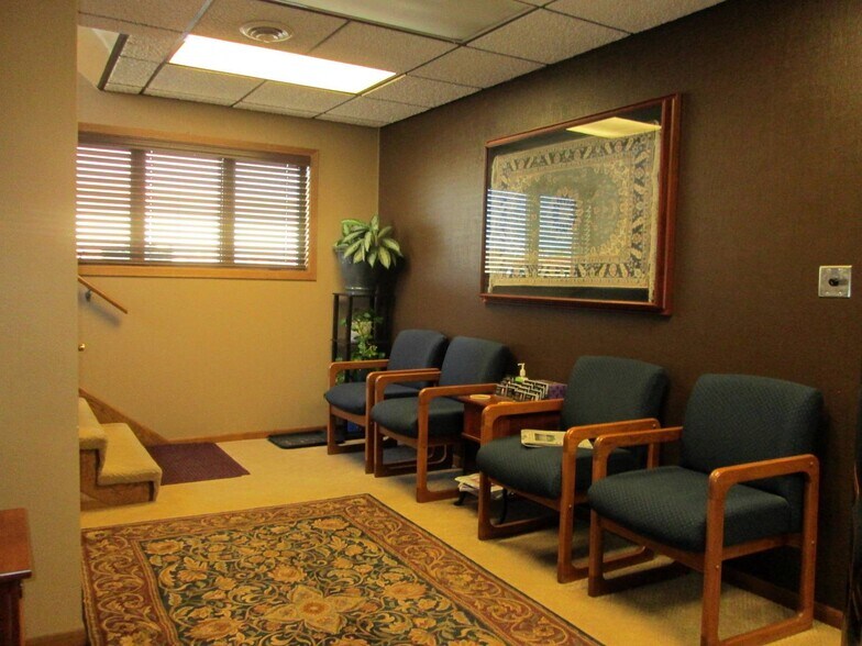 More Photos Of 101 7th St S, Saint James Freestanding For Lease