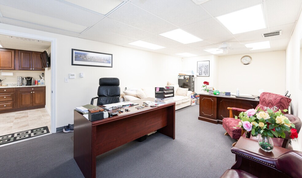 More Photos Of 86 Newburyport Tpke, Newbury Auto Dealership For Sale