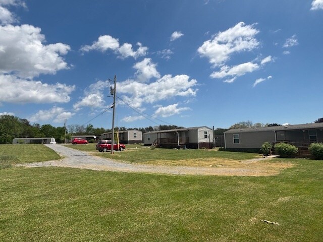 More Photos Of 13 Evergreen Cir, Dunlap Trailer Camper Park For Sale