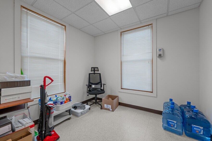More Photos Of 2961 Crouse Ln, Burlington Medical For Lease