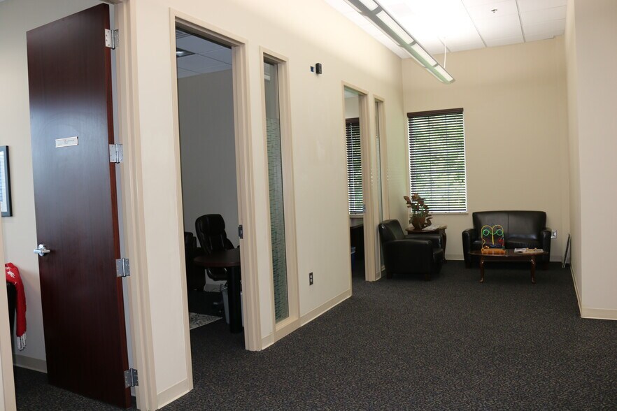 More Photos Of 500 Plantation Park Dr, Loganville Office For Lease