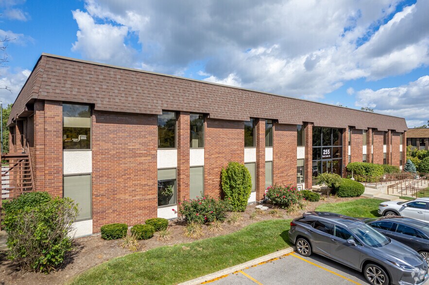 More Photos Of 255 E Lake St, Bloomingdale Office For Lease