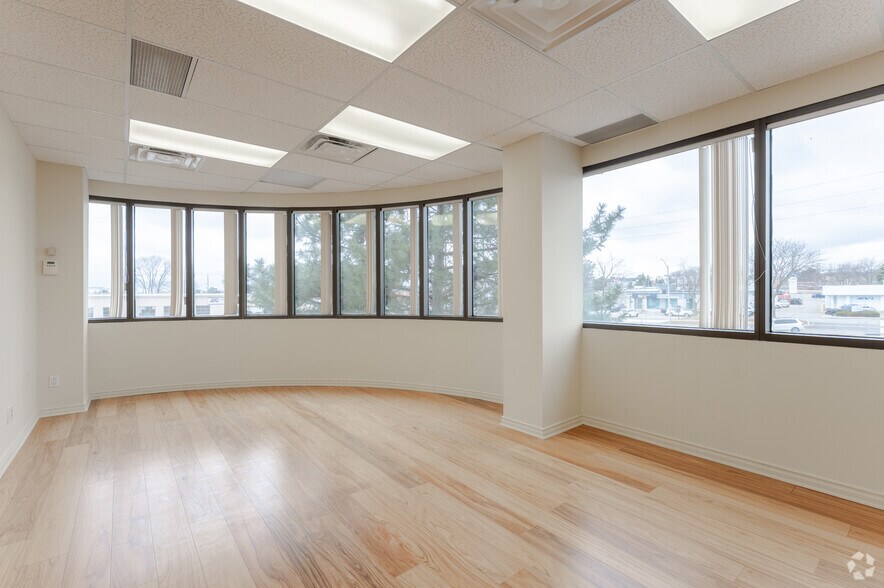 More Photos Of 700 Dorval Dr, Oakville Unknown For Lease
