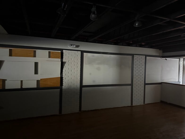 More Photos Of 1640 N Glenstone Ave, Springfield General Retail For Lease