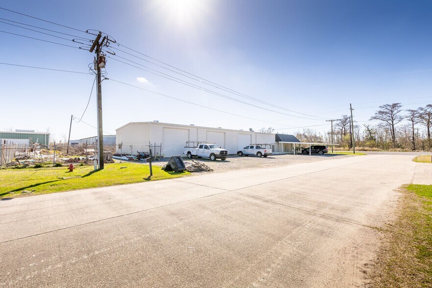 Primary Photo Of 101 Menard Rd, Houma Light Manufacturing For Lease