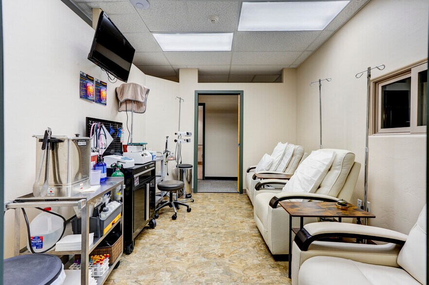 More Photos Of 2001 Excellence Way, Prescott Medical For Sale