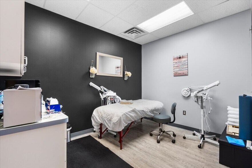 More Photos Of 28289-28315 Hoover Rd, Warren Medical For Lease