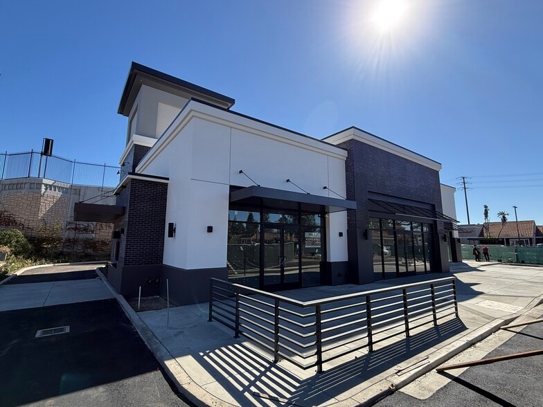 More Photos Of 2095 E Orangethorpe Ave, Placentia Fast Food For Lease