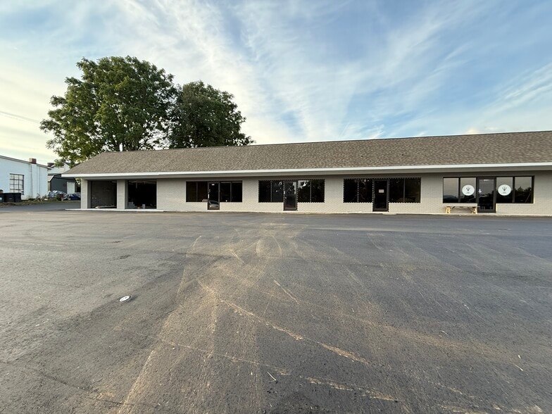 More Photos Of 320 E King St, King Unknown For Lease