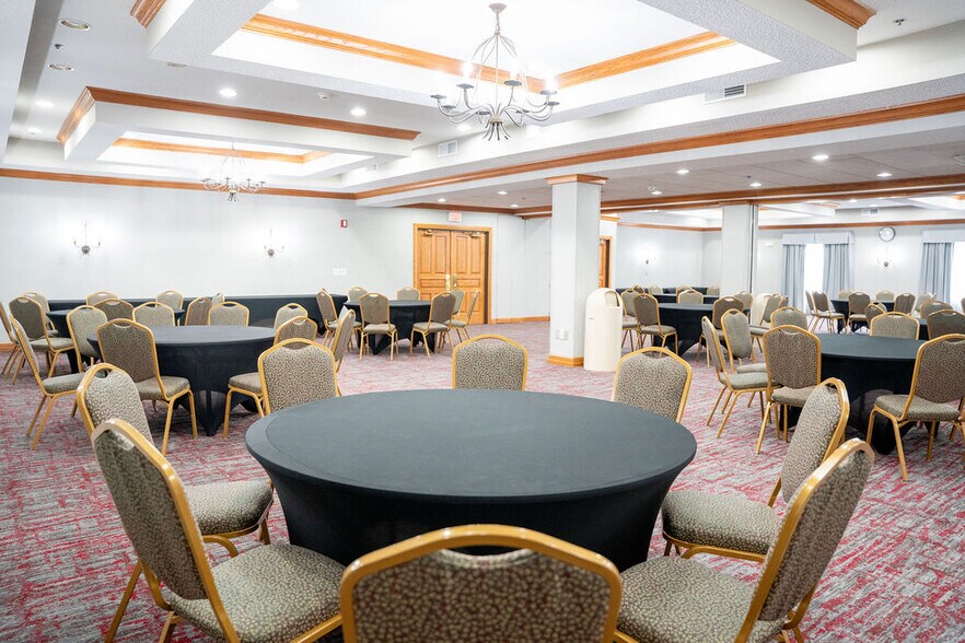 More Photos Of 115 N Water St, Coshocton Hotel For Sale