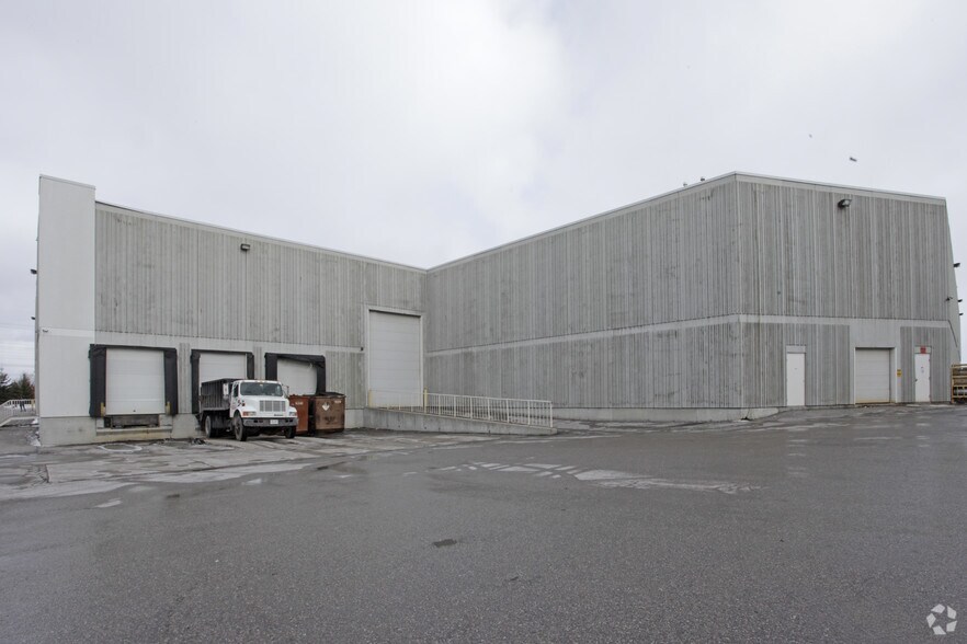 More Photos Of 55 Travail Rd, Markham Warehouse For Lease