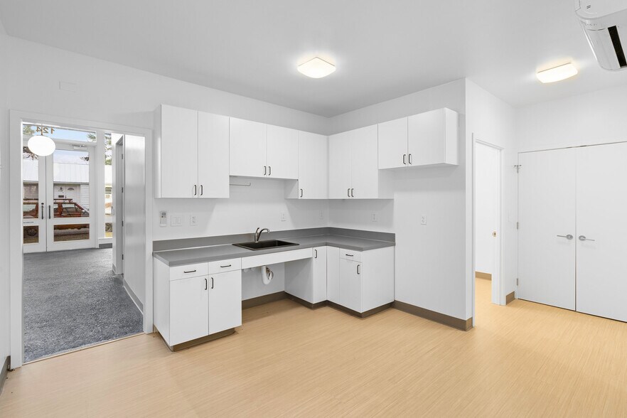 More Photos Of 124 Berkeley Ave, Molalla Medical For Sale