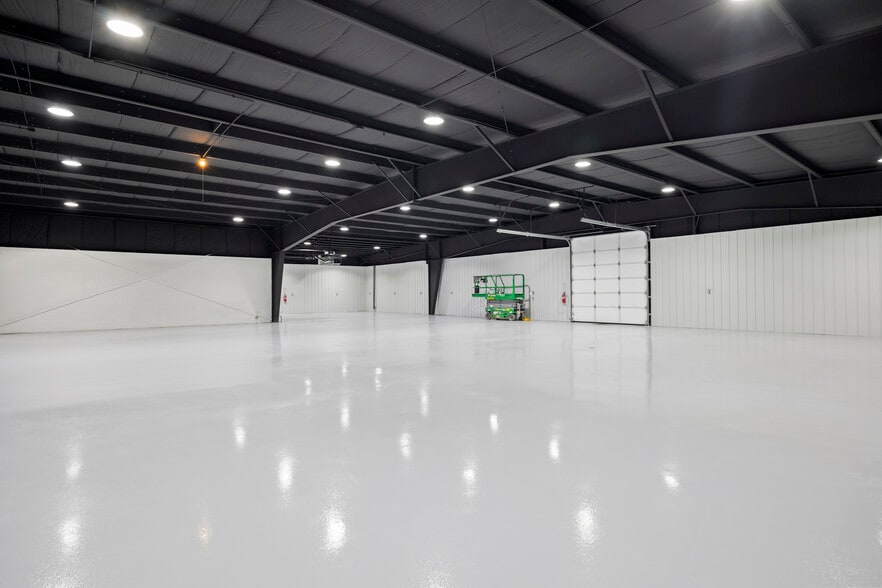 More Photos Of 9941 York Theta Dr, North Royalton Service For Lease