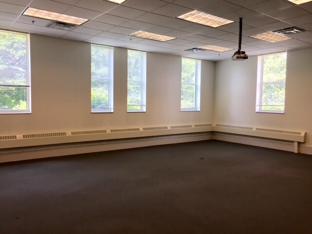 More Photos Of 4801 S Broad St, Philadelphia Office For Sale
