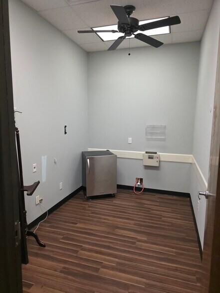 More Photos Of 9025 N Sam Houston Pky E, Humble Unknown For Lease