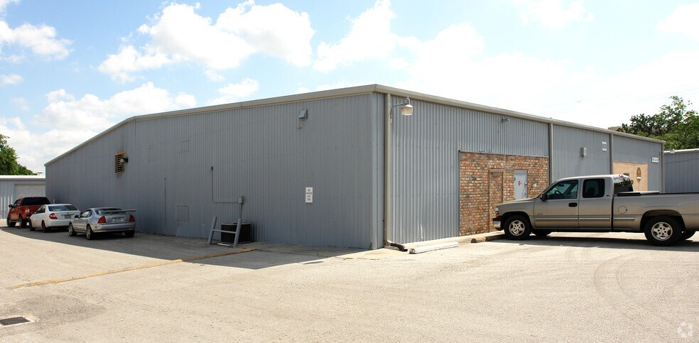 More Photos Of 8918 Spring Branch Dr, Houston Unknown For Lease