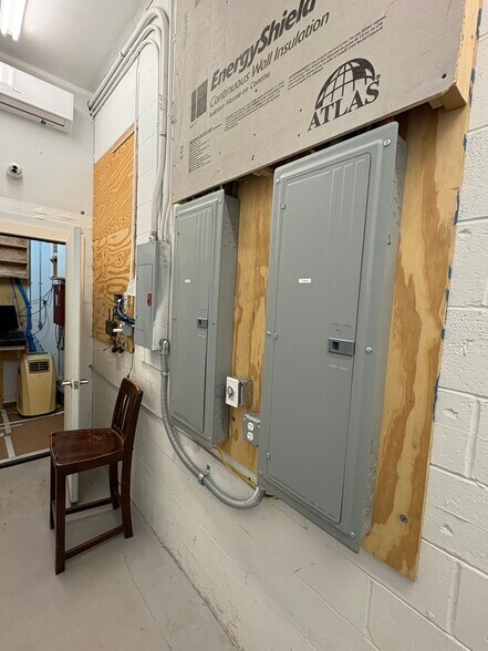 More Photos Of 201 Daniel Shays Hwy, Athol Flex For Sale