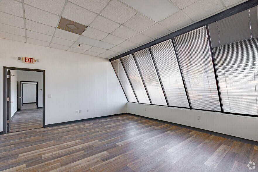 More Photos Of 13190 56th Ct, Clearwater Unknown For Lease