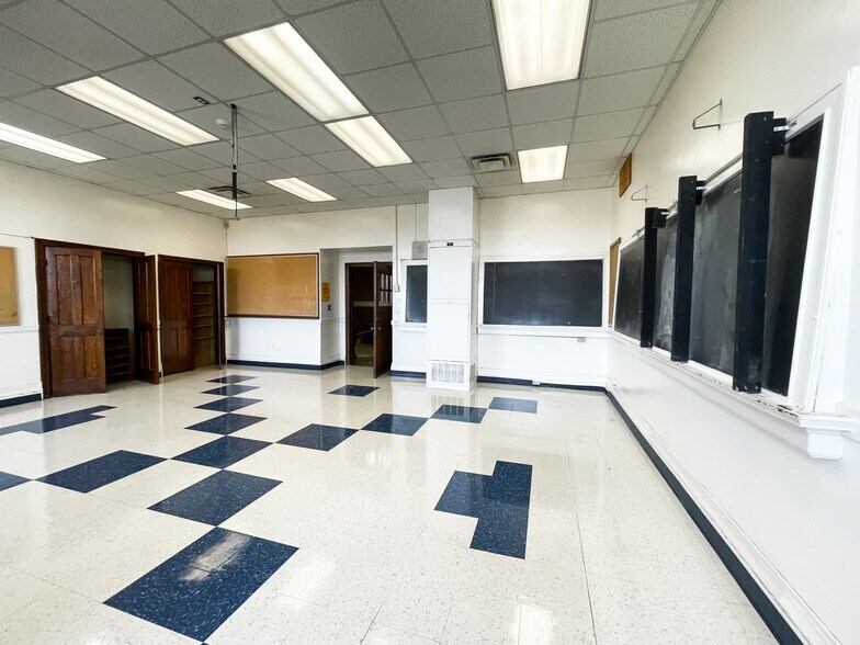 More Photos Of 1375 London Rd, Sarnia Storefront For Lease