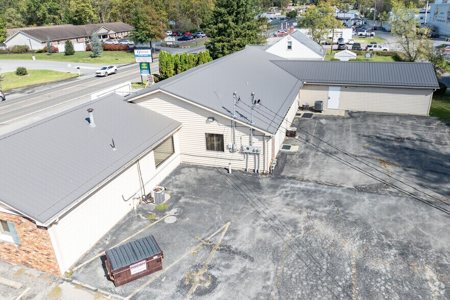 More Photos Of 5523 E Pleasant Valley Blvd, Tyrone Storefront For Sale