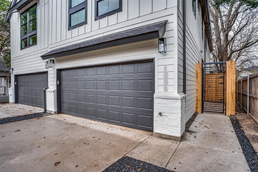 More Photos Of 421/423 Wayne, Dallas Apartments For Sale