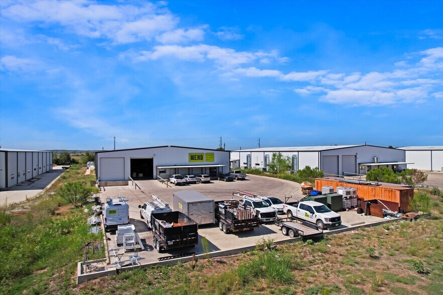 More Photos Of 12951 Wright Rd, Austin Distribution For Lease