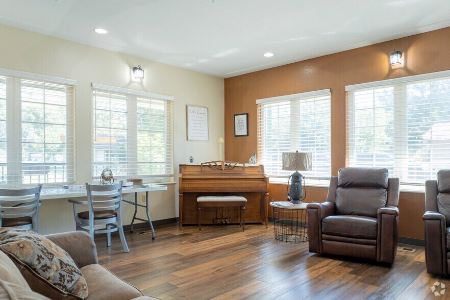 More Photos Of 428 Western Ave, Brush Assisted Living For Sale