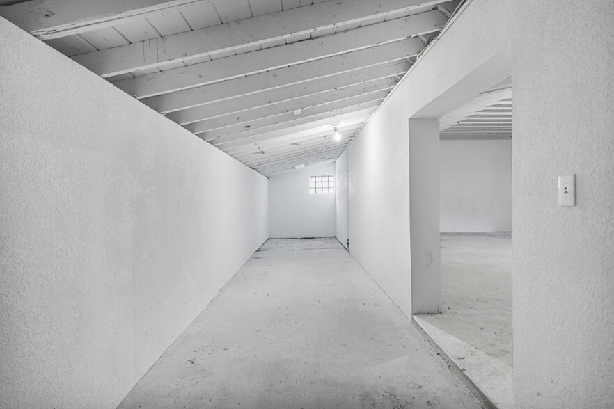 More Photos Of 4749 Hollywood Blvd, Hollywood Storefront Retail Office For Sale