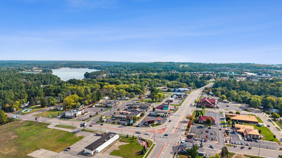 More Photos Of 31 S Wisconsin Dells Pky, Lake Delton Freestanding For Sale