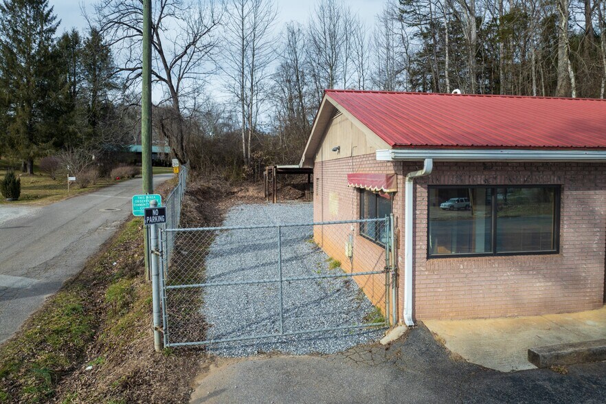 More Photos Of 535 W Main St, Franklin Specialty For Sale