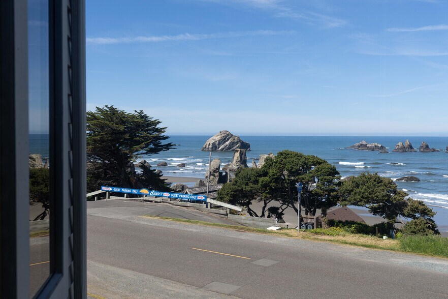 More Photos Of 1695 Beach Loop Drive, Bandon Restaurant For Sale