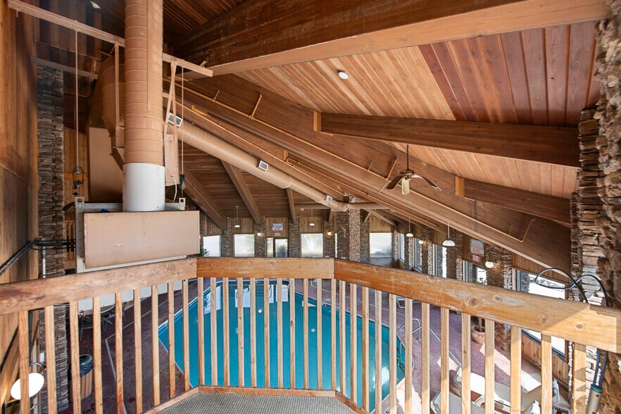 More Photos Of 1424 W Pine St, Pinedale Hotel For Sale