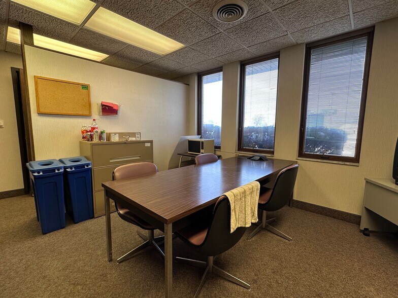 More Photos Of 1219 N Mitchell St, Cadillac Bank For Lease