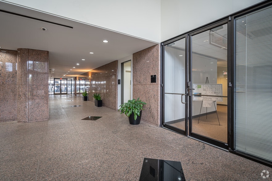 More Photos Of 2500 Wilcrest Dr, Houston Office For Lease