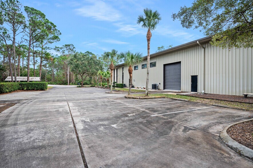More Photos Of 3 Sunshine Blvd, Ormond Beach Manufacturing For Lease