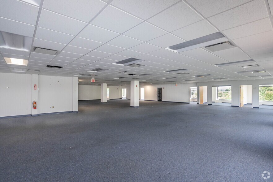 More Photos Of 1 Huntington Quadrangle, Melville Office For Lease