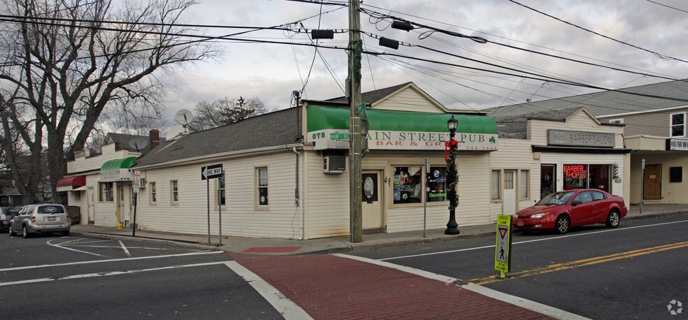 More Photos Of 15-21 Main St, Kings Park Storefront For Sale