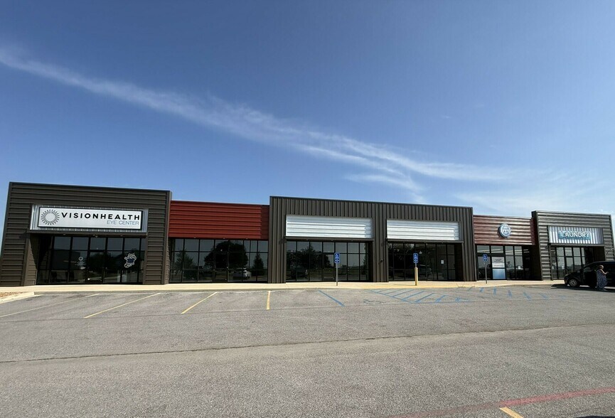 More Photos Of 911 Center St, Rogersville General Retail For Lease