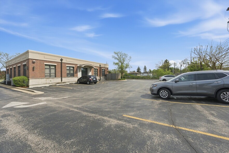 More Photos Of 828 N Cass Ave, Westmont Office For Sale
