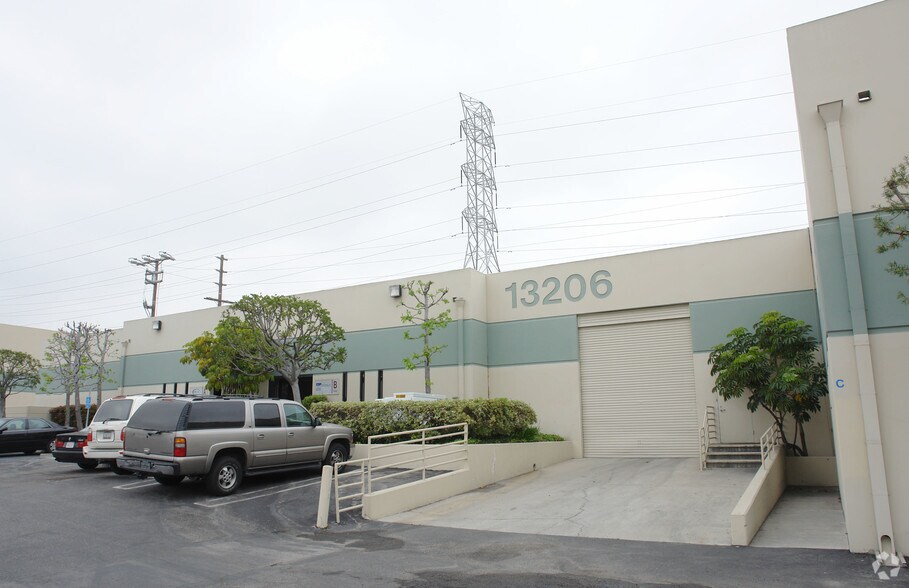 More Photos Of 13200 Estrella Ave, Gardena Unknown For Lease