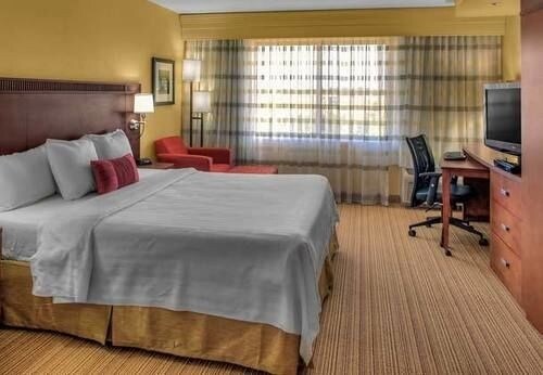 More Photos Of 580 Millennium Blvd, Brunswick Hotel For Sale