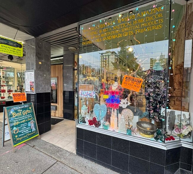 More Photos Of 2987 Granville St, Vancouver General Retail For Lease