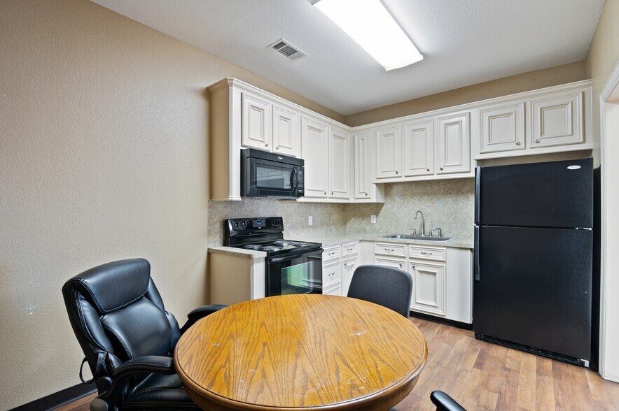 More Photos Of 1125 FM 518 Rd, Kemah Specialty For Lease