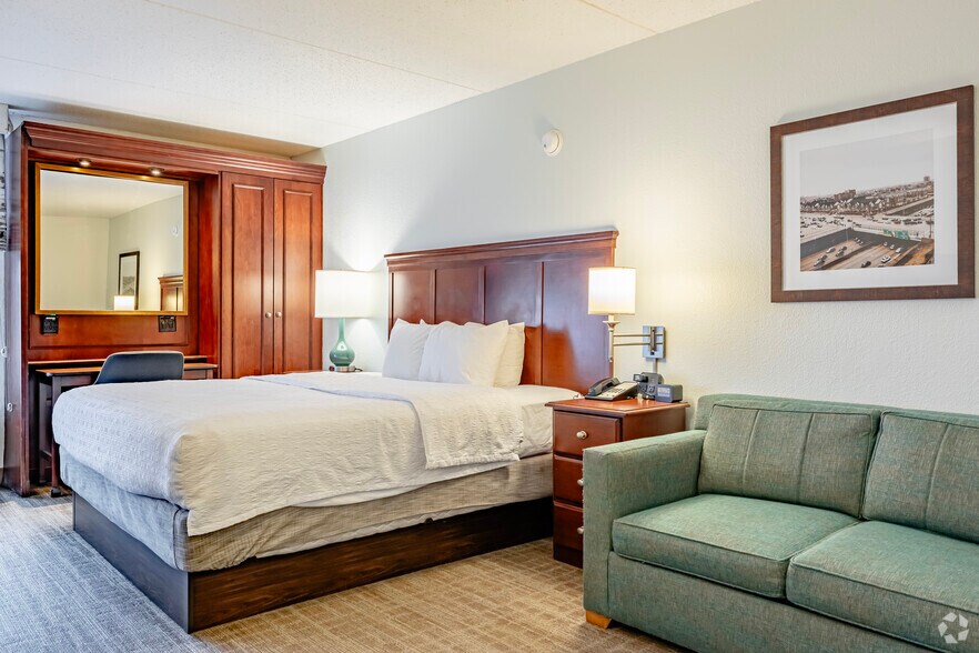 More Photos Of 32420 Stephenson Hwy, Madison Heights Hotel For Sale