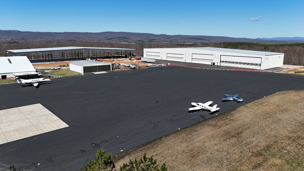 Primary Photo Of 258 Rockwood Airport Dr, Rockwood Airplane Hangar For Lease