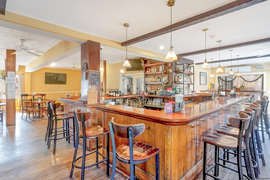 More Photos Of 17 Mill Hill Rd, Woodstock Restaurant For Sale